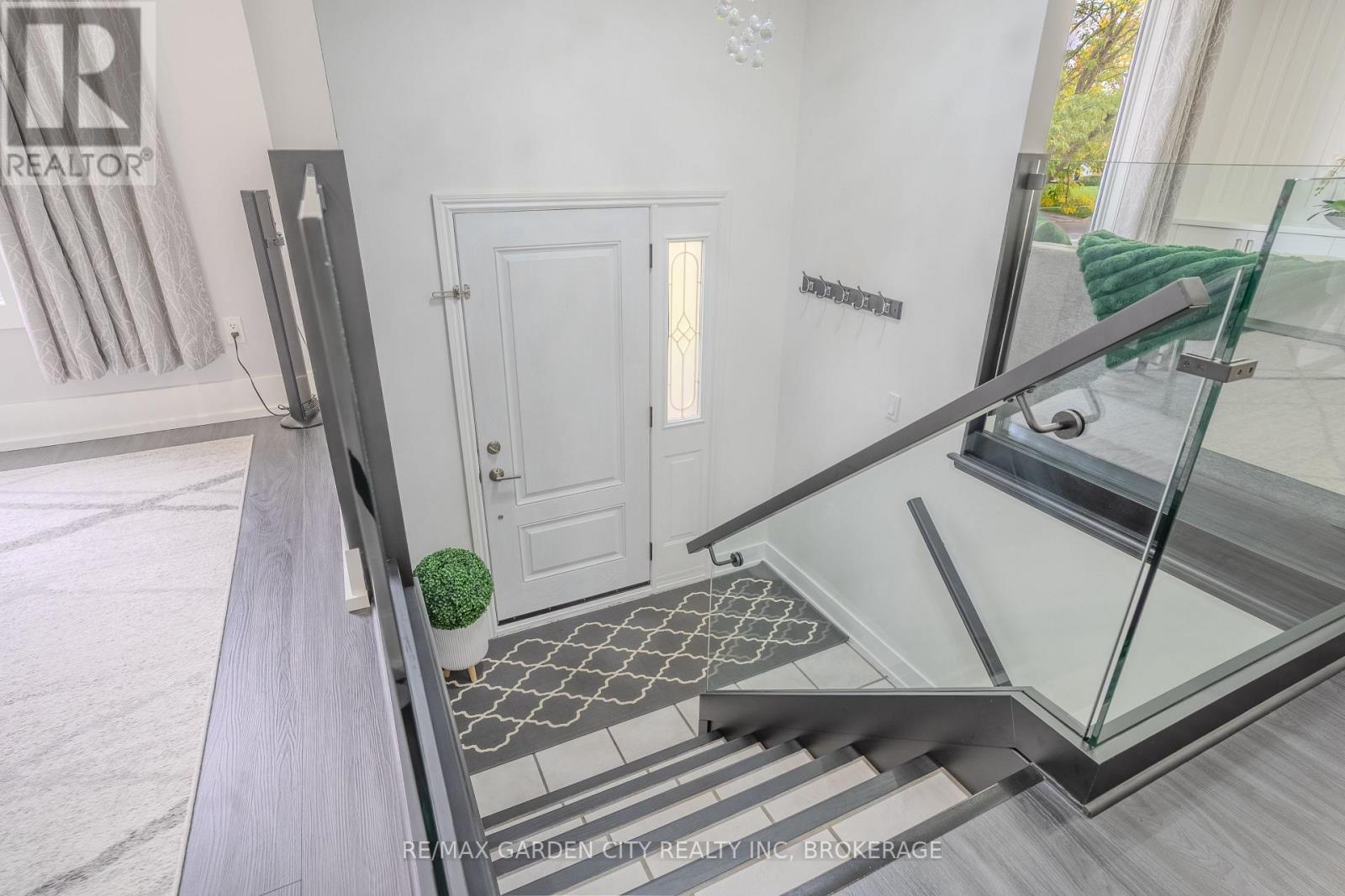 53 Brant Avenue, Welland, Ontario  L3C 6C6 - Photo 4 - X12466411
