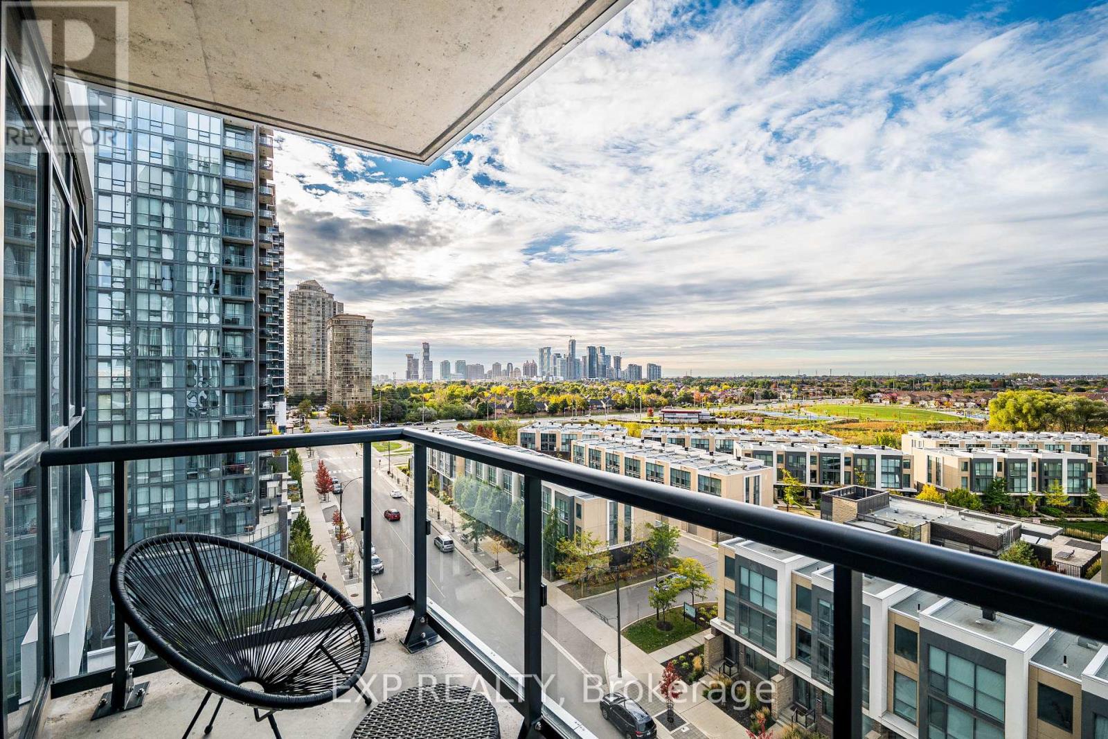 605 - 65 Watergarden Drive, Mississauga, Ontario  L5R 0G8 - Photo 10 - W12466110