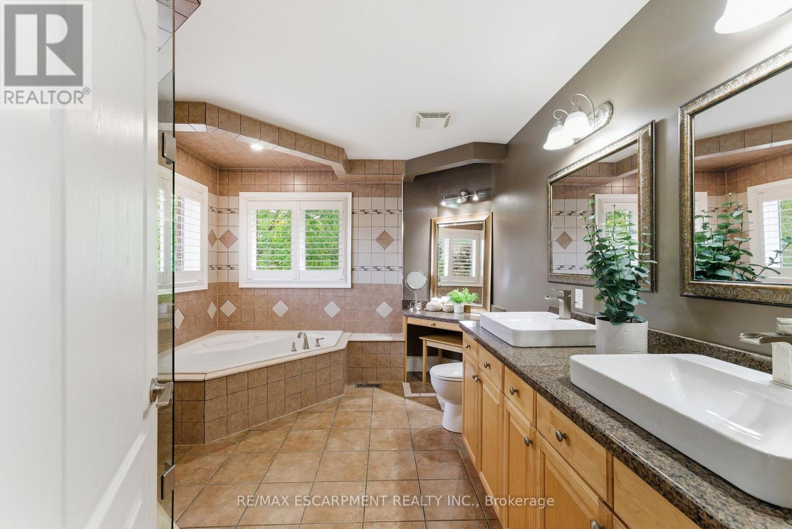 79 Commando Court, Hamilton, Ontario  L8B 0J6 - Photo 20 - X12466294