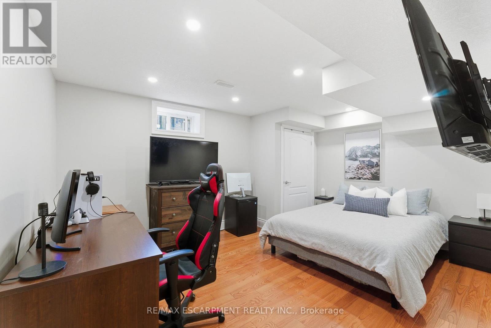 79 Commando Court, Hamilton, Ontario  L8B 0J6 - Photo 31 - X12466294