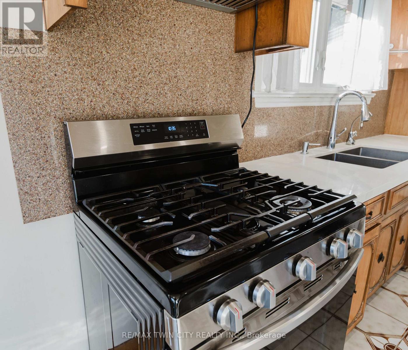 48 Christopher Drive, Cambridge, Ontario  N1R 4R6 - Photo 15 - X12466335