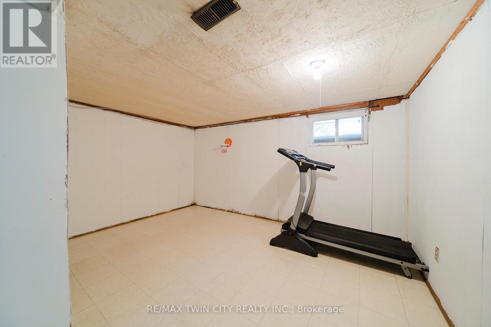 48 Christopher Drive, Cambridge, Ontario  N1R 4R6 - Photo 24 - X12466335