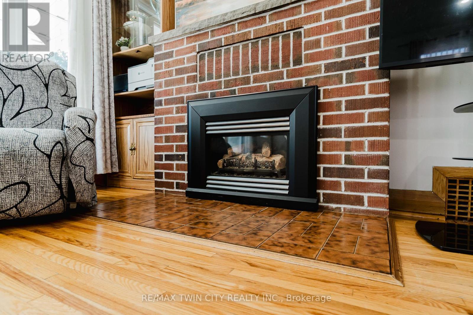 48 Christopher Drive, Cambridge, Ontario  N1R 4R6 - Photo 6 - X12466335