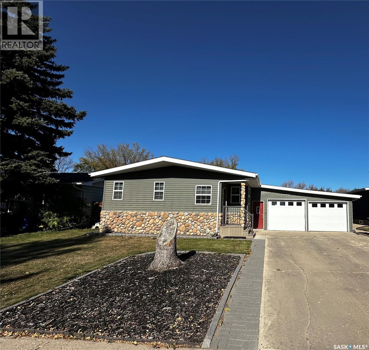 19 McKinnon BAY, weyburn, Saskatchewan