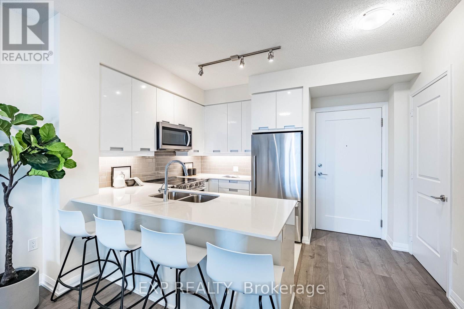 605 - 65 Watergarden Drive, Mississauga, Ontario  L5R 0G8 - Photo 19 - W12466110