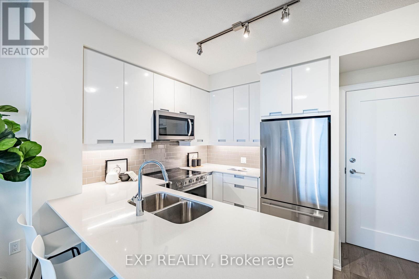 605 - 65 Watergarden Drive, Mississauga, Ontario  L5R 0G8 - Photo 20 - W12466110