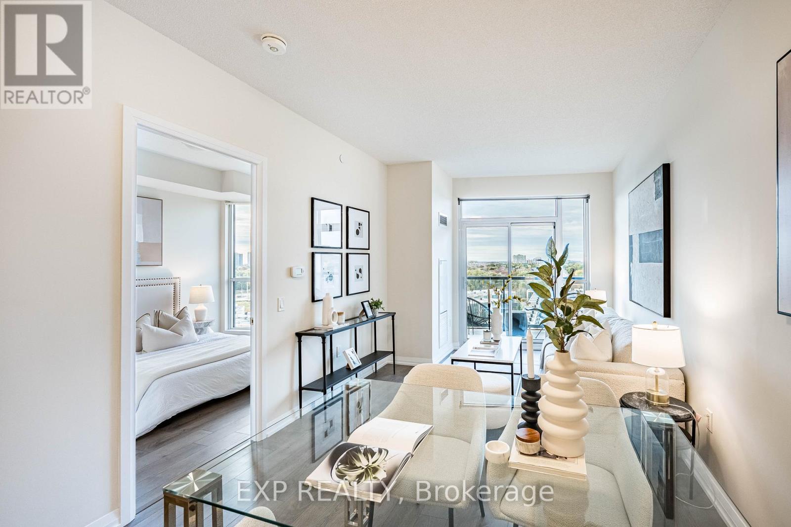 605 - 65 Watergarden Drive, Mississauga, Ontario  L5R 0G8 - Photo 5 - W12466110