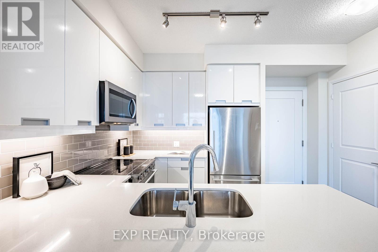605 - 65 Watergarden Drive, Mississauga, Ontario  L5R 0G8 - Photo 21 - W12466110