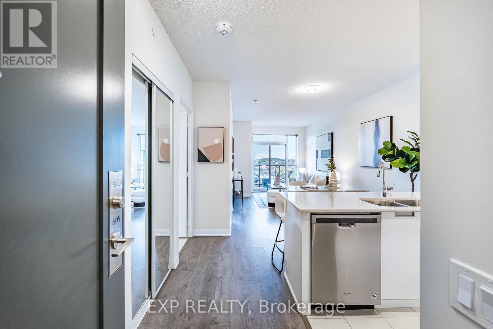 605 - 65 Watergarden Drive, Mississauga, Ontario  L5R 0G8 - Photo 2 - W12466110