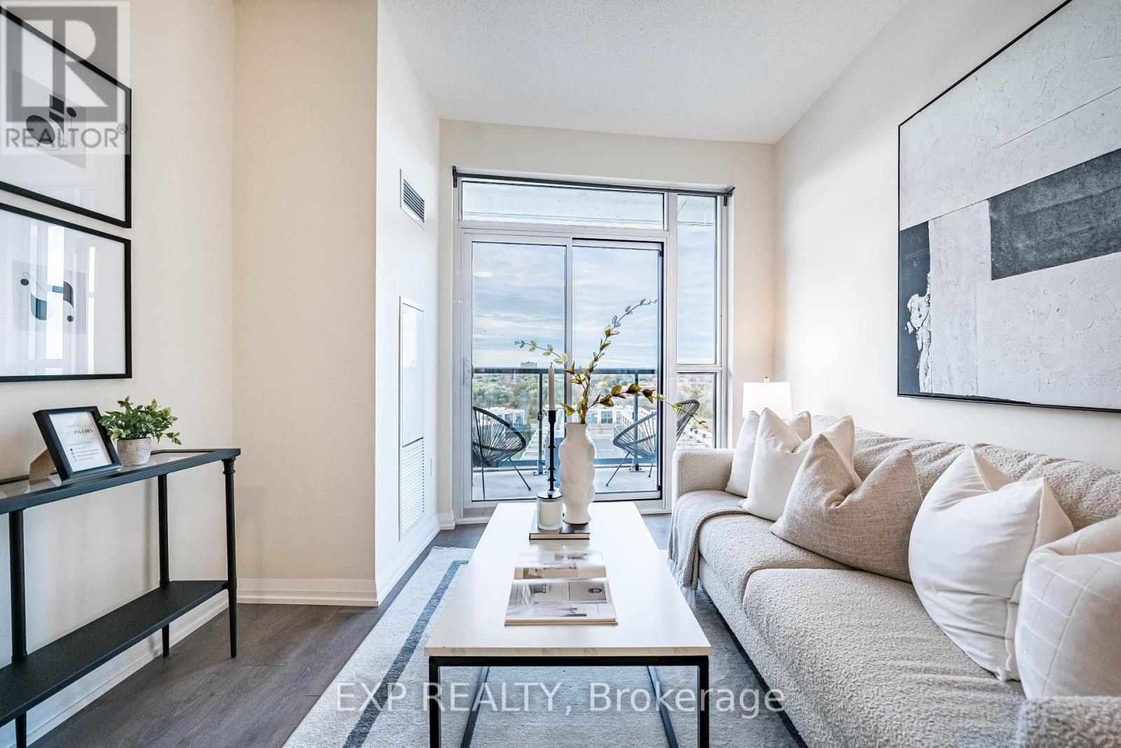 605 - 65 Watergarden Drive, Mississauga, Ontario  L5R 0G8 - Photo 7 - W12466110