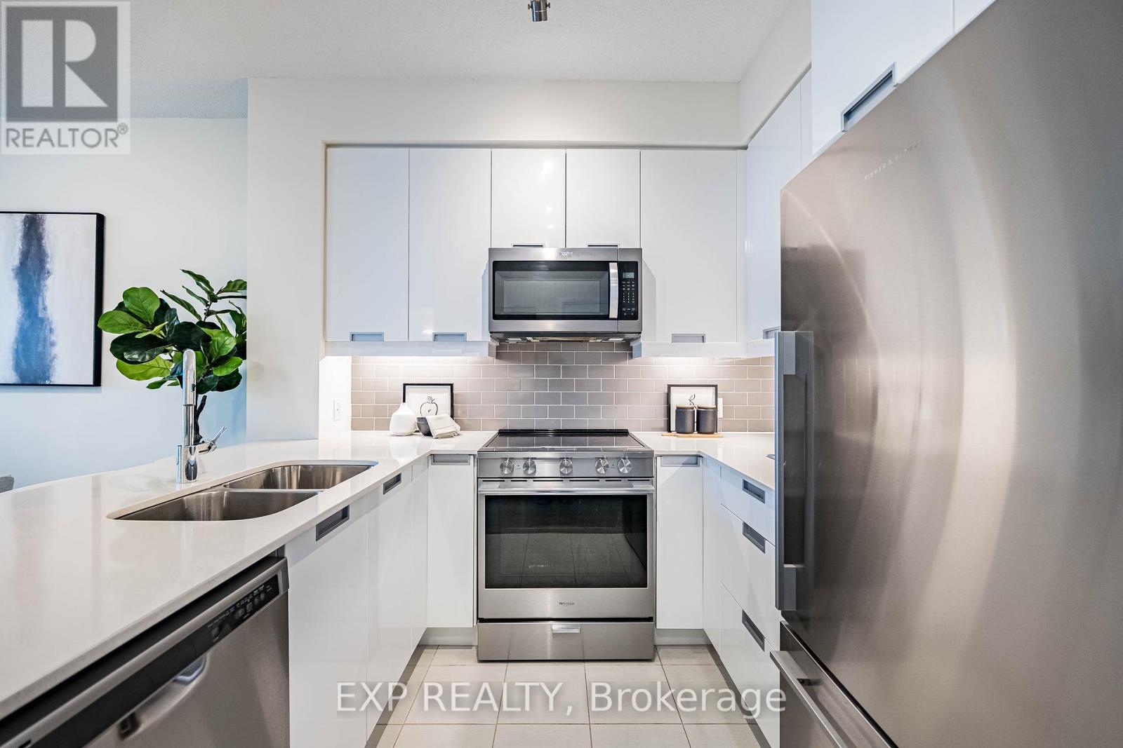 605 - 65 Watergarden Drive, Mississauga, Ontario  L5R 0G8 - Photo 22 - W12466110