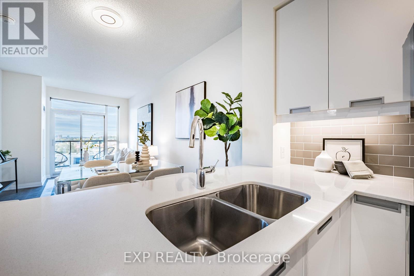 605 - 65 Watergarden Drive, Mississauga, Ontario  L5R 0G8 - Photo 24 - W12466110