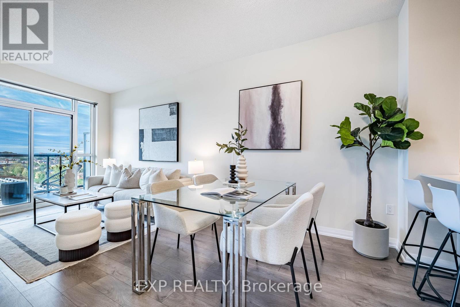 605 - 65 Watergarden Drive, Mississauga, Ontario  L5R 0G8 - Photo 4 - W12466110