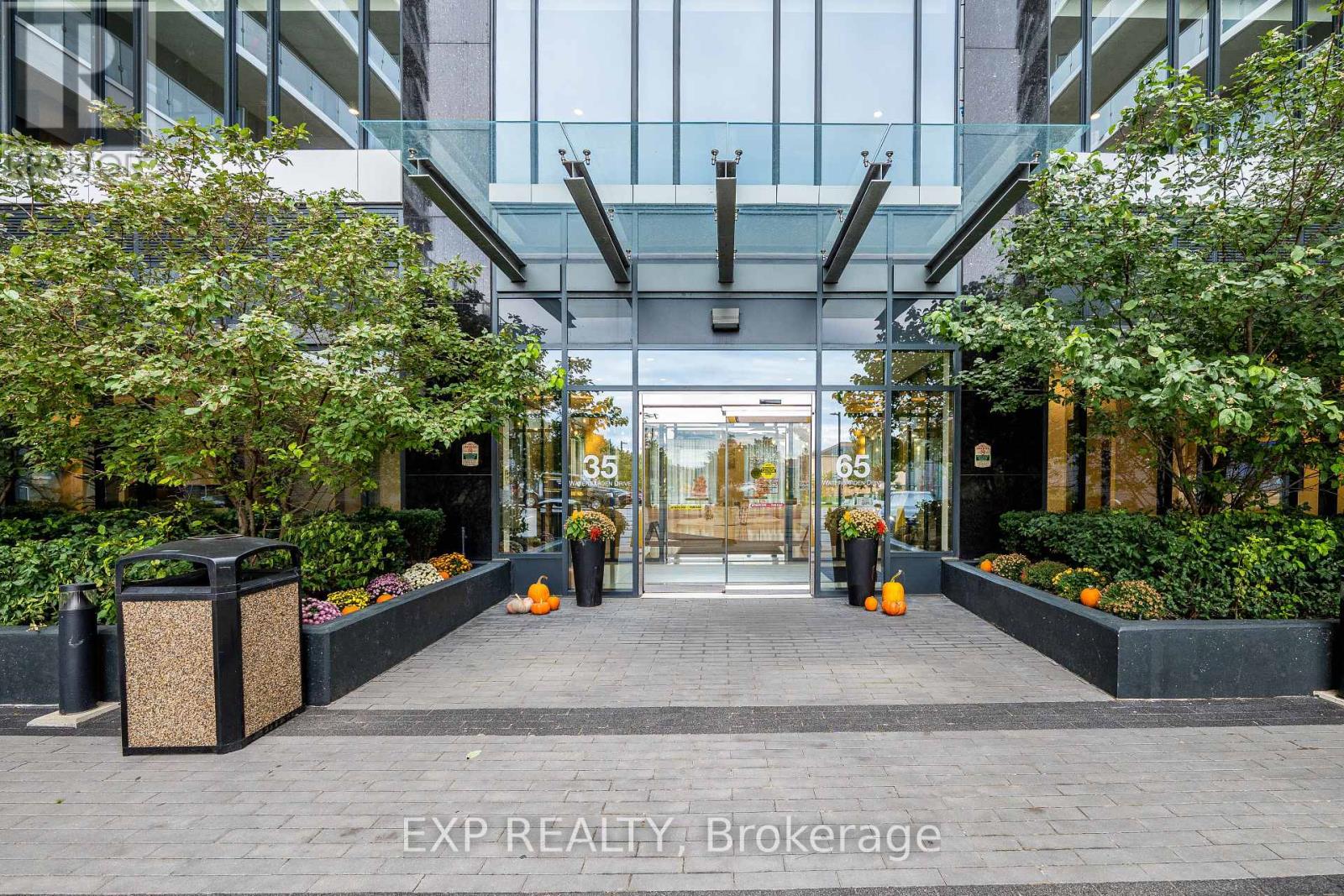 605 - 65 Watergarden Drive, Mississauga, Ontario  L5R 0G8 - Photo 33 - W12466110