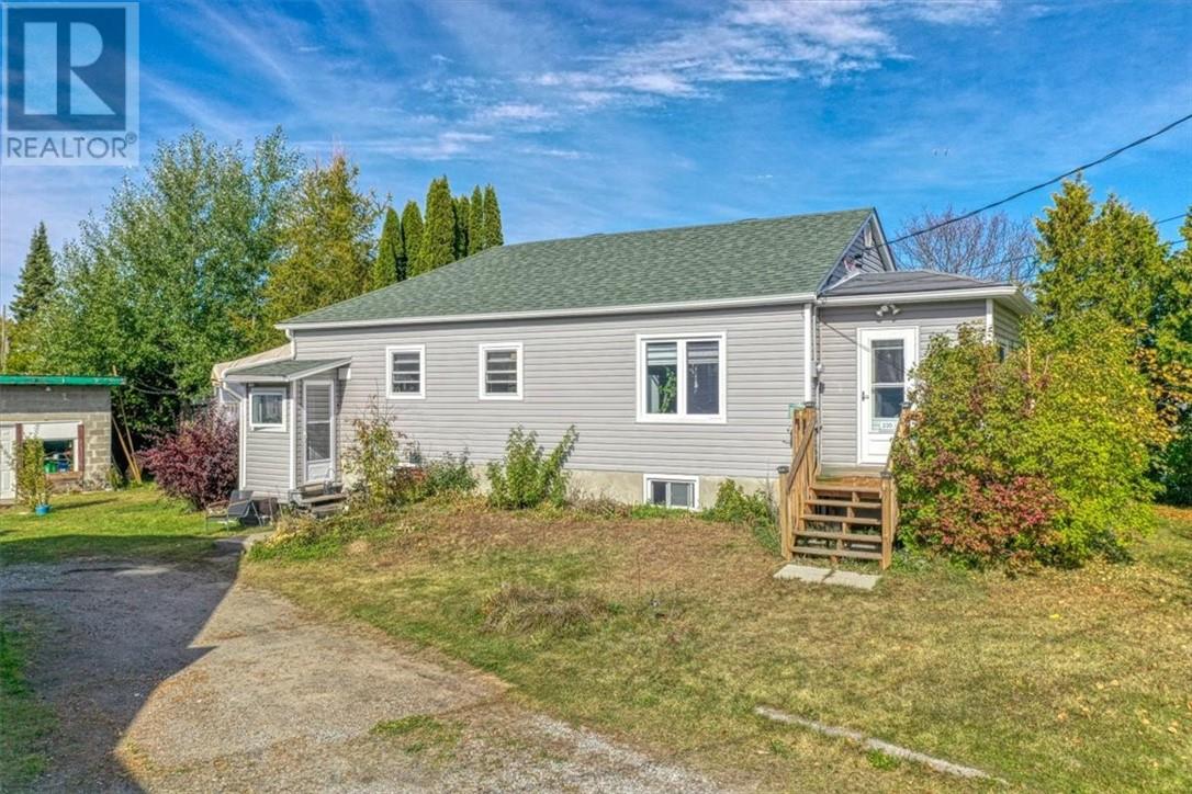 235-237 Landry Street, Azilda, Ontario  P0M 1B0 - Photo 2 - 2125128