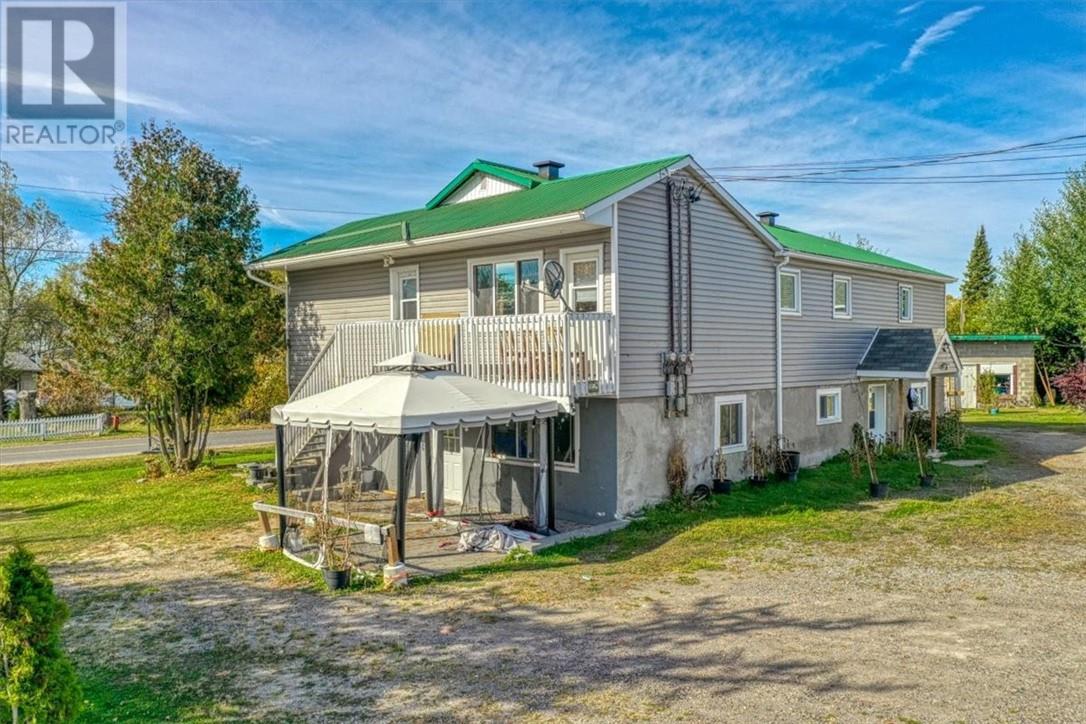 235-237 Landry Street, Azilda, Ontario  P0M 1B0 - Photo 3 - 2125128