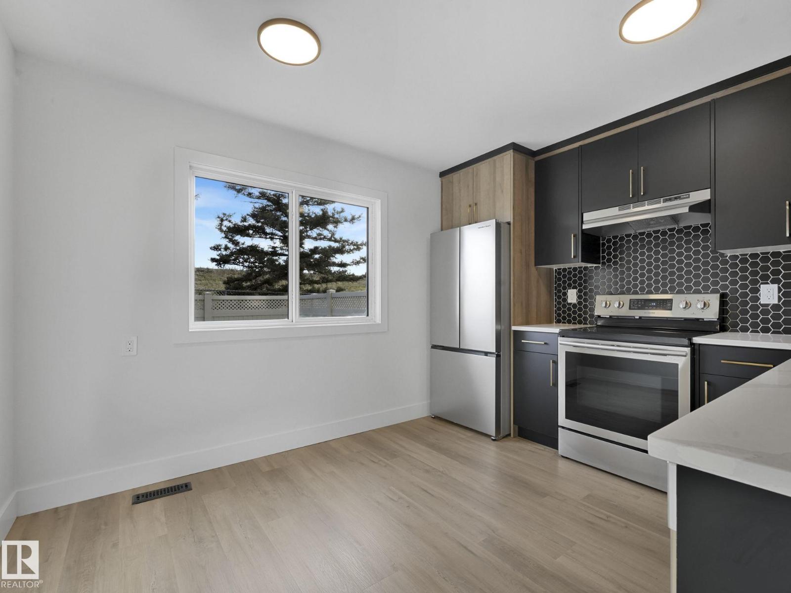 #10 13833 30 St Nw, Edmonton, Alberta  T5Y 2B2 - Photo 2 - E4462352