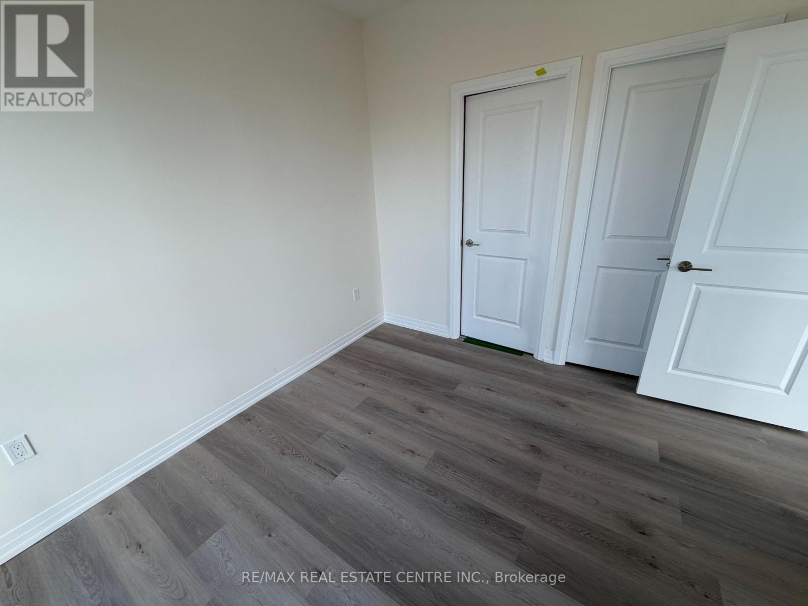 706 - 15 Watergarden Drive, Mississauga, Ontario  L5R 0H4 - Photo 8 - W12463693
