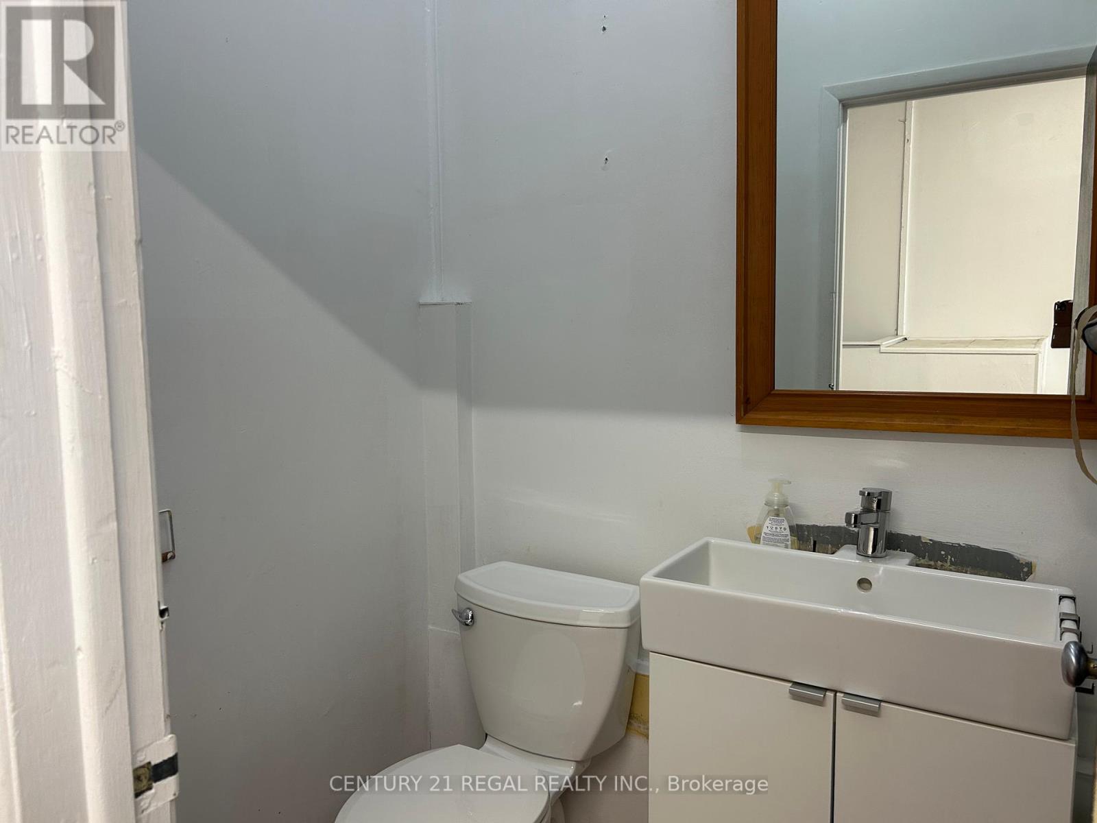 1702 Queen Street W, Toronto (South Parkdale), Ontario  M6R 1B3 - Photo 4 - W12463758