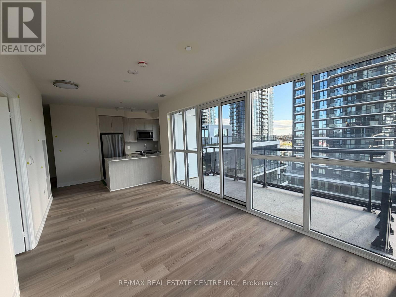 706 - 15 Watergarden Drive, Mississauga, Ontario  L5R 0H4 - Photo 5 - W12463693