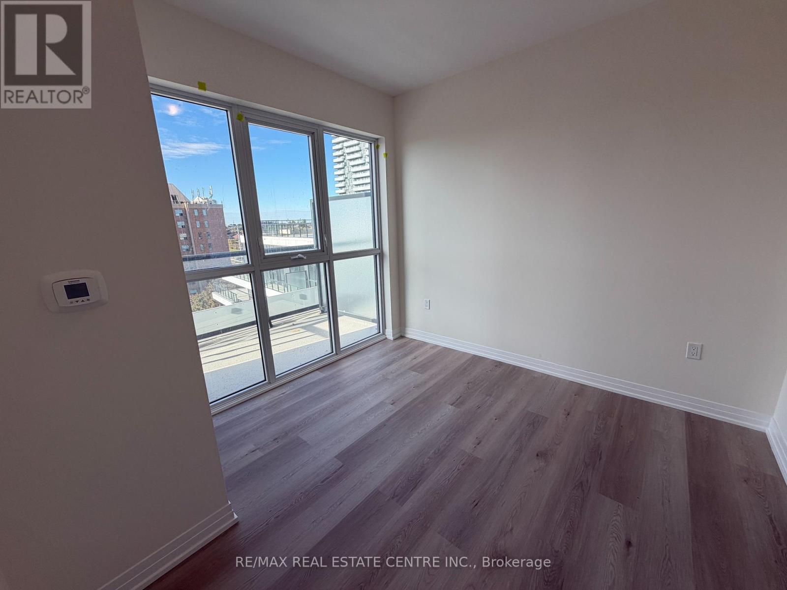 706 - 15 Watergarden Drive, Mississauga, Ontario  L5R 0H4 - Photo 7 - W12463693