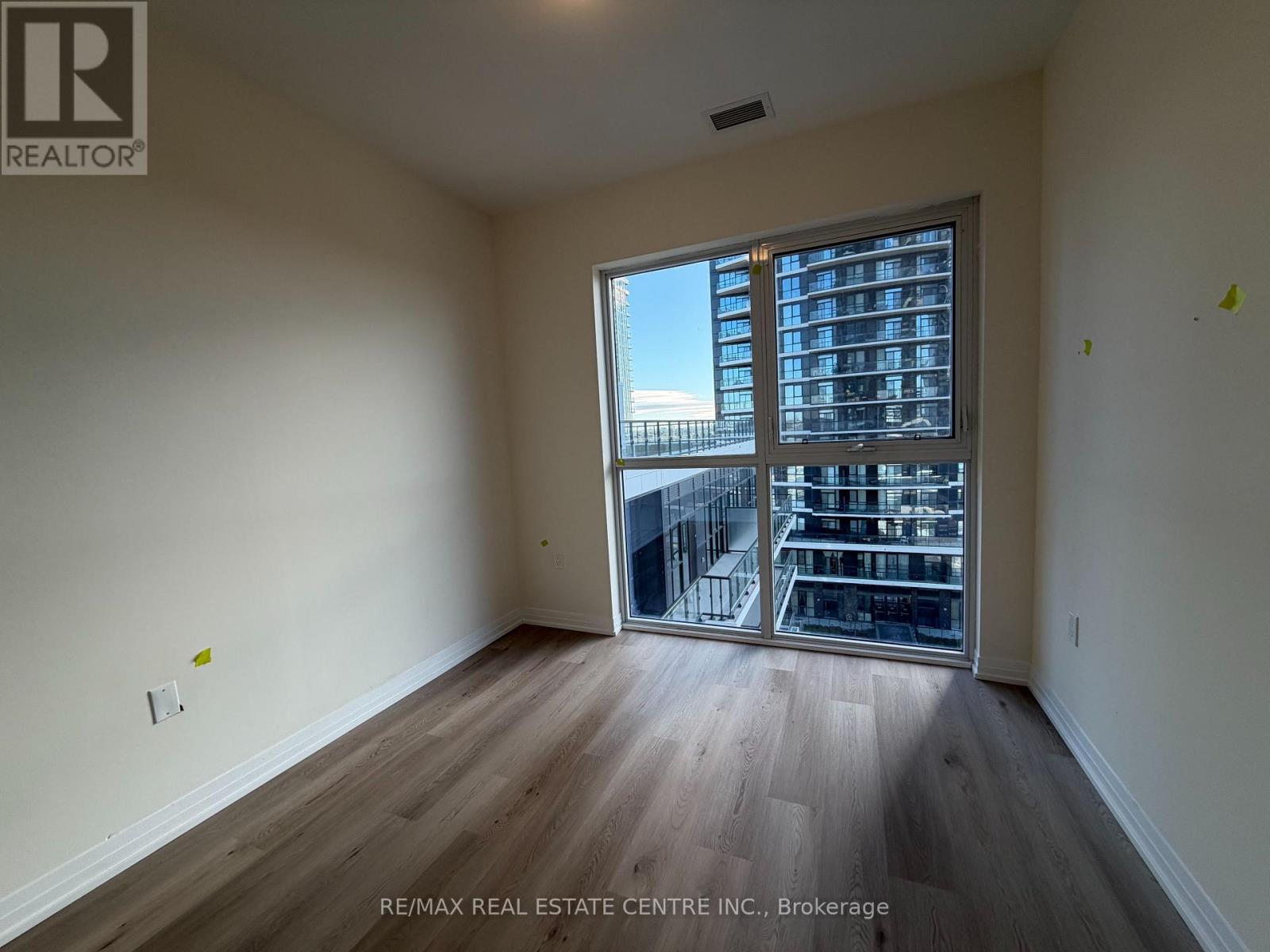 706 - 15 Watergarden Drive, Mississauga, Ontario  L5R 0H4 - Photo 9 - W12463693