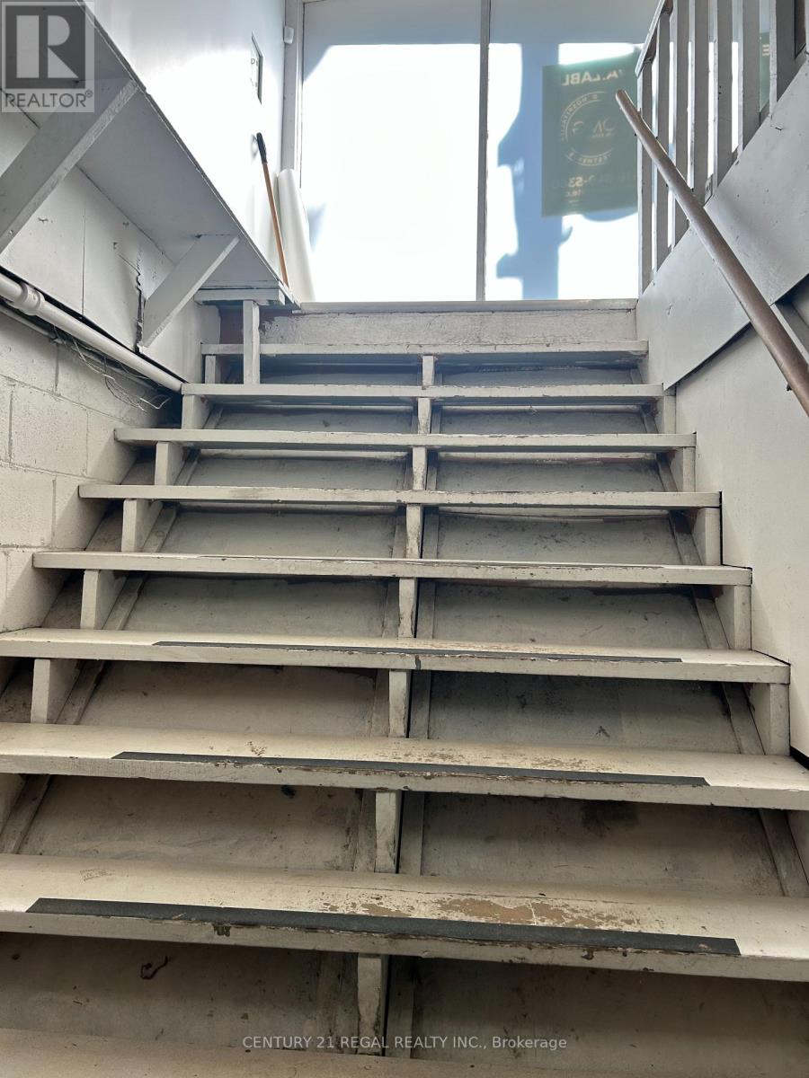 1702 Queen Street W, Toronto, Ontario M6R 1B3 - Photo 7 - W12463758