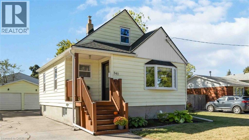 847 Wellington Street, Sarnia, Ontario  N7T 1J4 - Photo 2 - 40774560