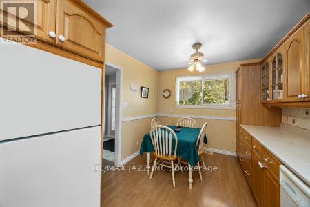 389 Carnaby Court, Oshawa, Ontario  L1G 6W4 - Photo 9 - E12466548