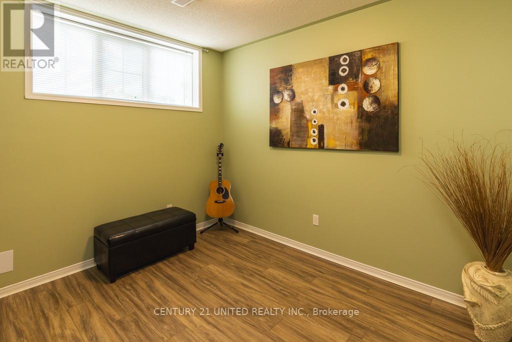 1019 Baker Street, Peterborough, Ontario  K9H 7P7 - Photo 17 - X12466522