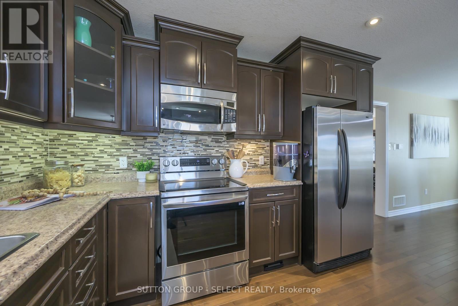 1849 Devos Drive, London North, Ontario  N5X 0G1 - Photo 10 - X12466559