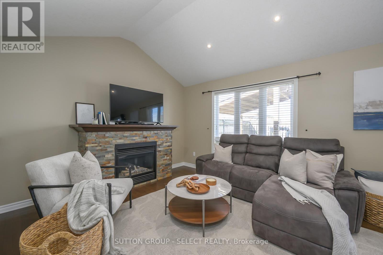 1849 Devos Drive, London North, Ontario  N5X 0G1 - Photo 4 - X12466559