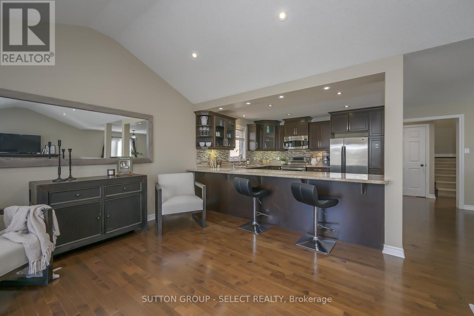 1849 Devos Drive, London North, Ontario  N5X 0G1 - Photo 6 - X12466559