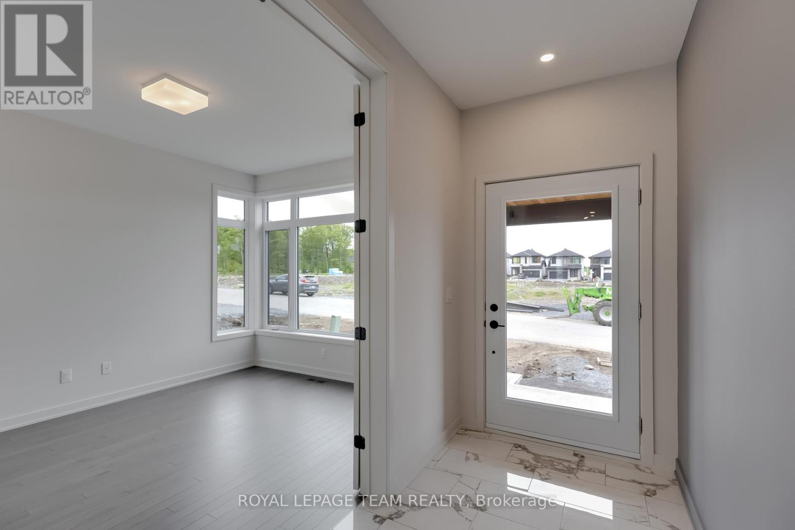 405 Point Grey Terrace, Ottawa, Ontario  K2K 0M5 - Photo 3 - X12466509