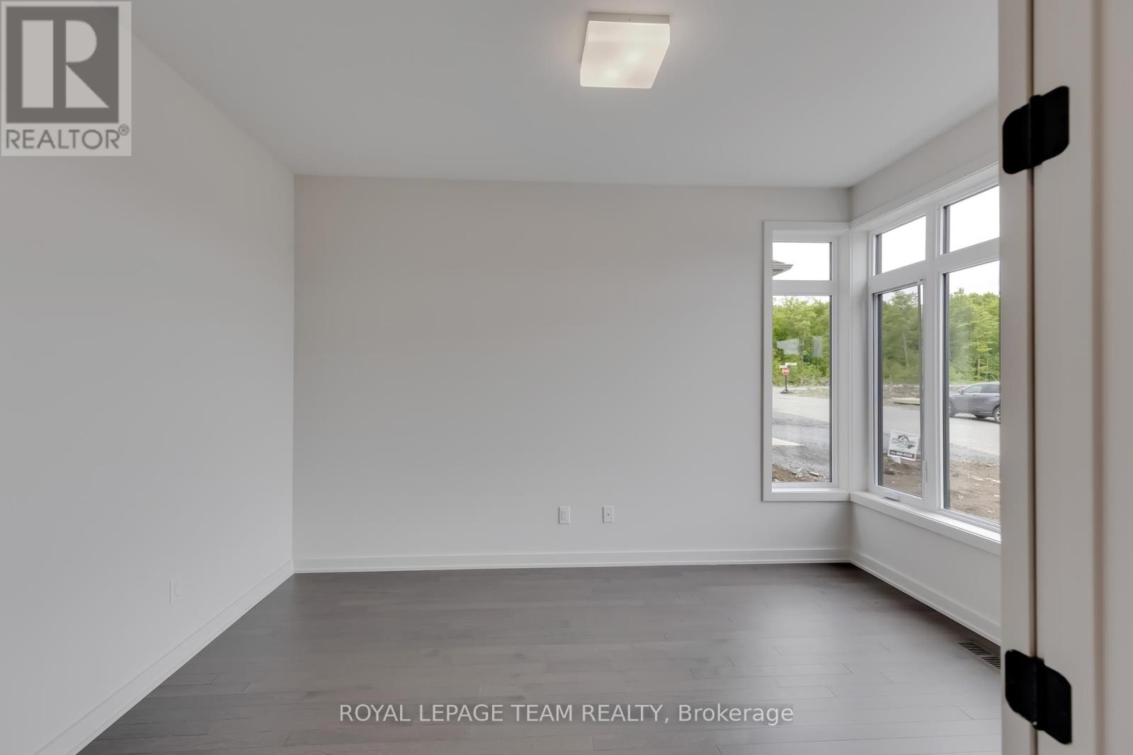 405 Point Grey Terrace, Ottawa, Ontario  K2K 0M5 - Photo 5 - X12466509