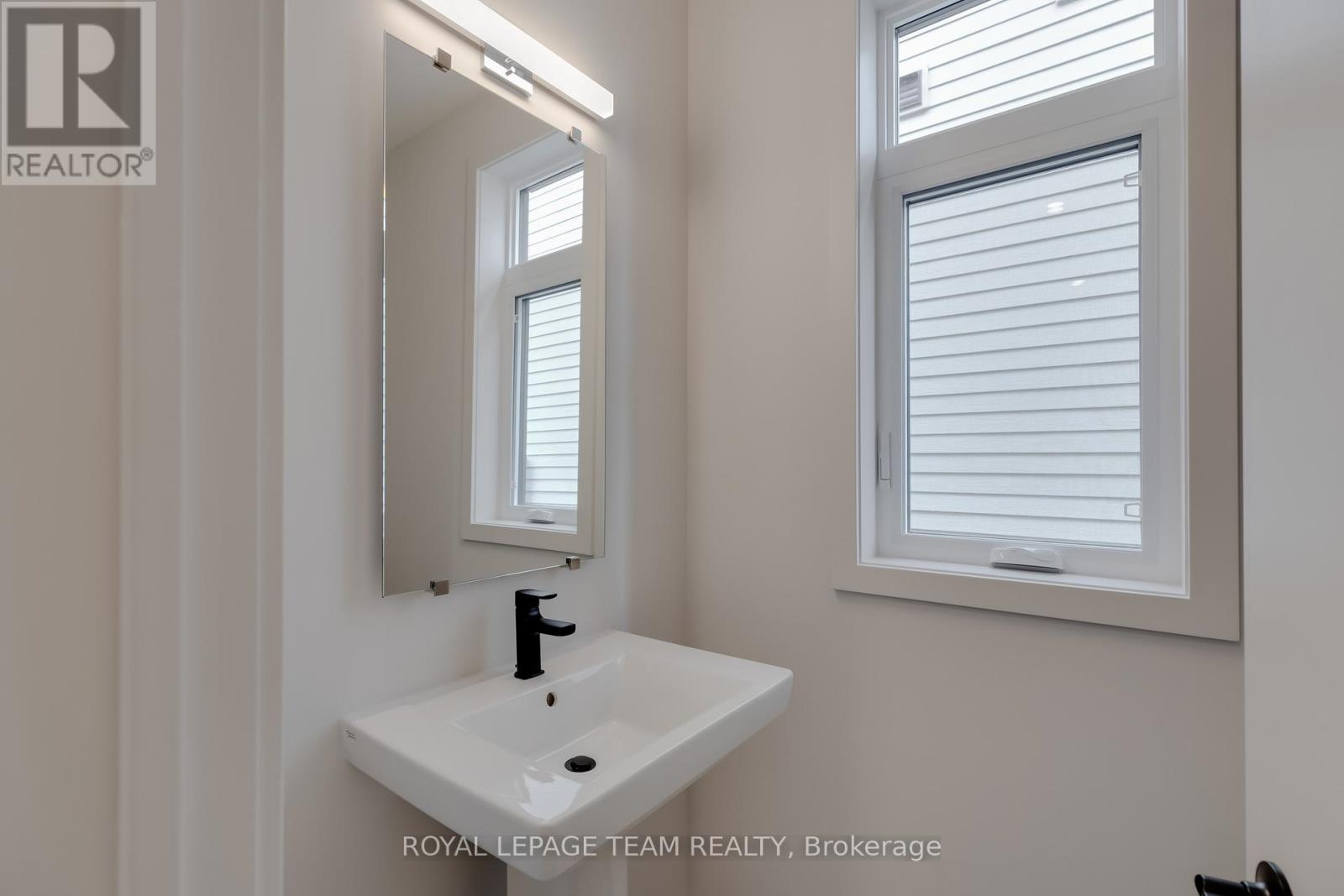 405 Point Grey Terrace, Ottawa, Ontario  K2K 0M5 - Photo 7 - X12466509