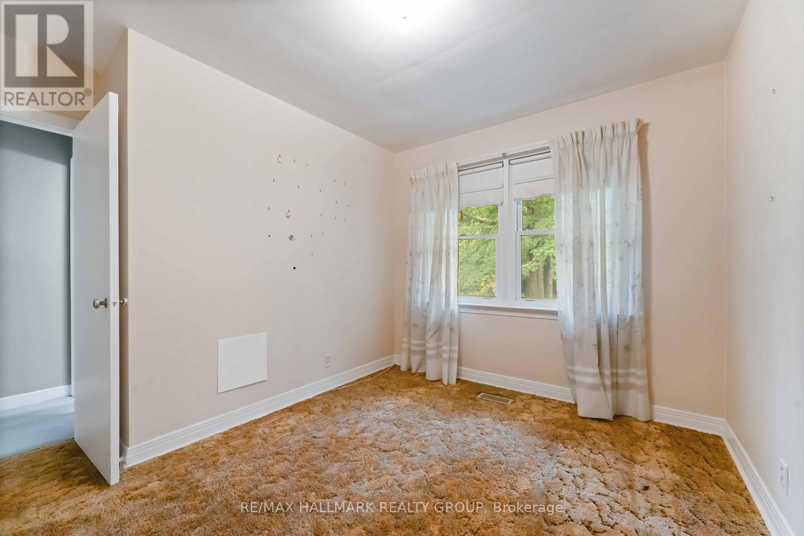 2055 Neepawa Avenue, Ottawa, Ontario  K2A 3L7 - Photo 13 - X12466510