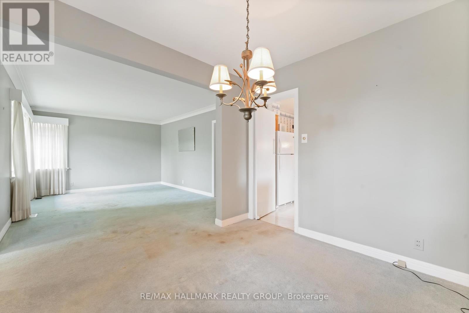 2055 Neepawa Avenue, Ottawa, Ontario  K2A 3L7 - Photo 7 - X12466510