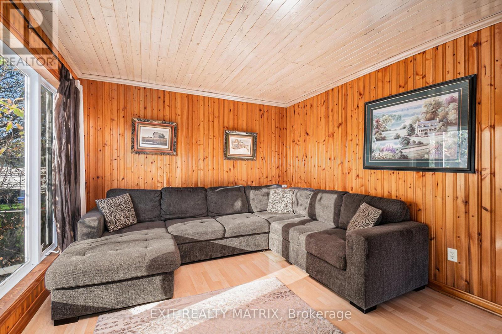 3498 Sarsfield Road, Ottawa, Ontario  K0A 3E0 - Photo 4 - X12466520