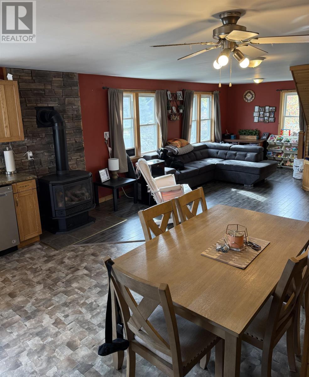 67 Goldshore Road, Red Lake, Ontario  P0V 2M0 - Photo 7 - TB253233