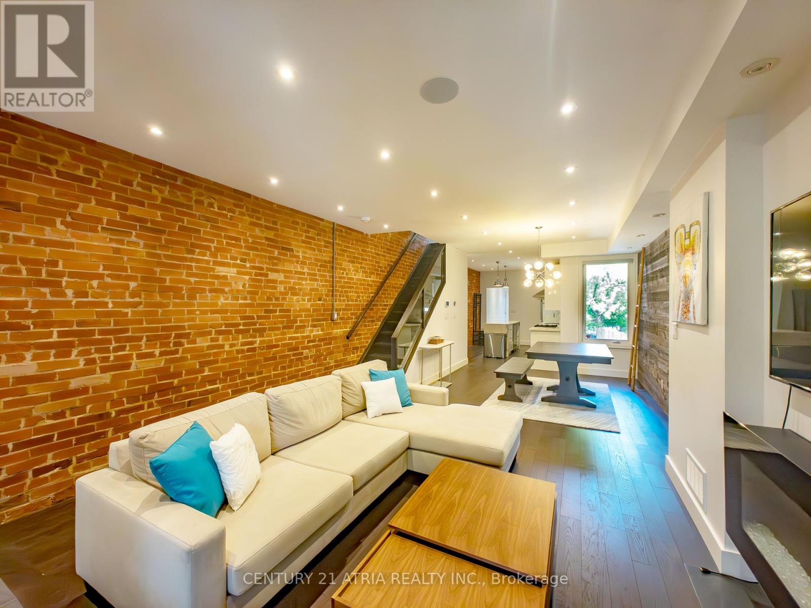 329a Clinton Street, Toronto, Ontario  M6G 2Y7 - Photo 2 - C12432411