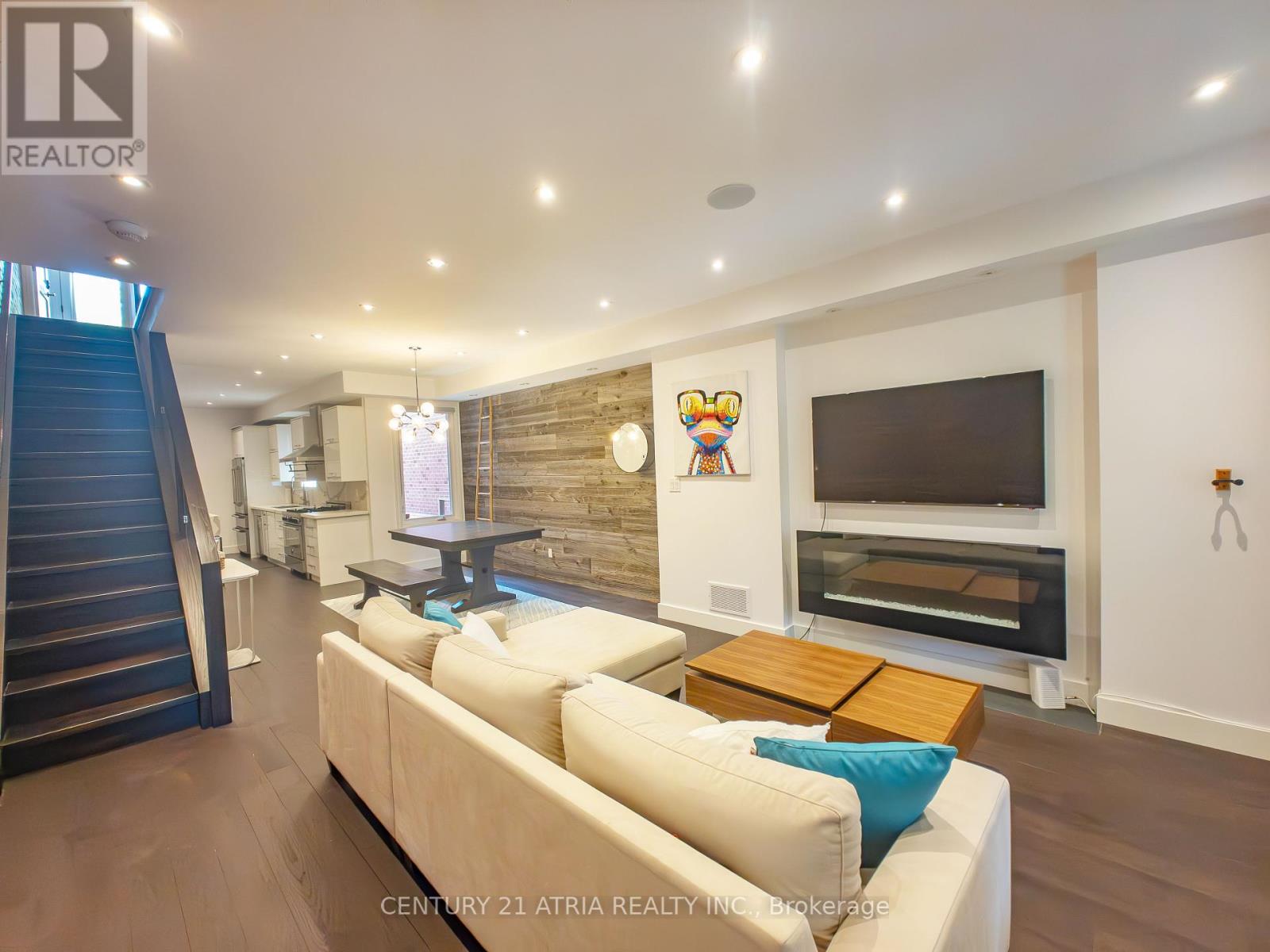 329A CLINTON STREET, Toronto, Ontario