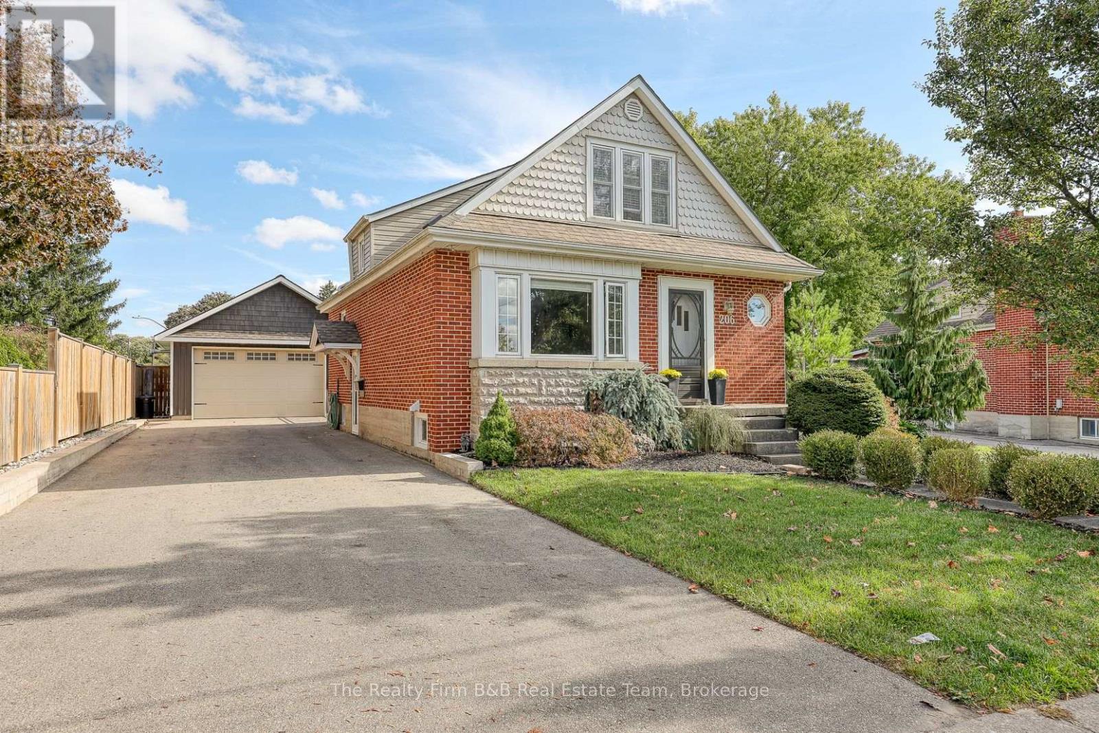 206 Sydenham Street, Woodstock, Ontario  N4S 7B9 - Photo 1 - X12466543