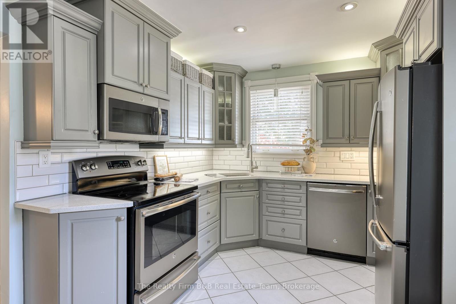 206 Sydenham Street, Woodstock, Ontario  N4S 7B9 - Photo 23 - X12466543