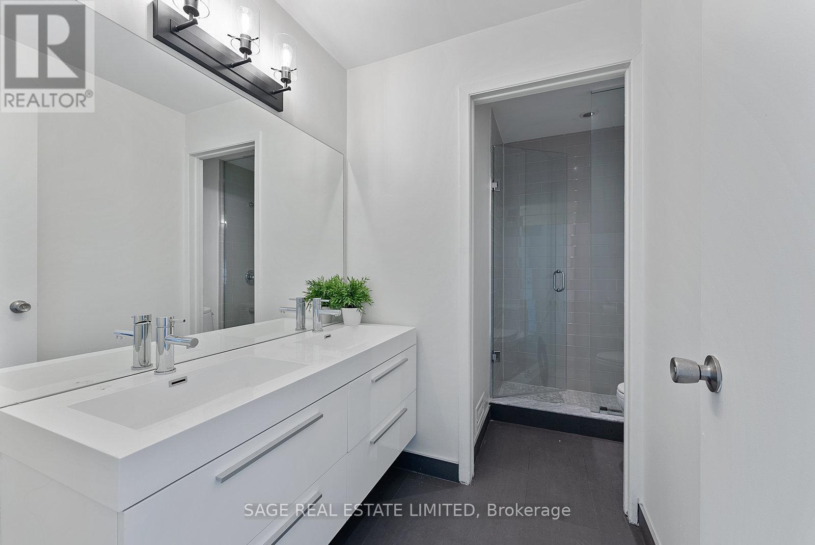 3rd Fl - 184 Davenport Road, Toronto, Ontario  M5R 1J2 - Photo 14 - C12466356
