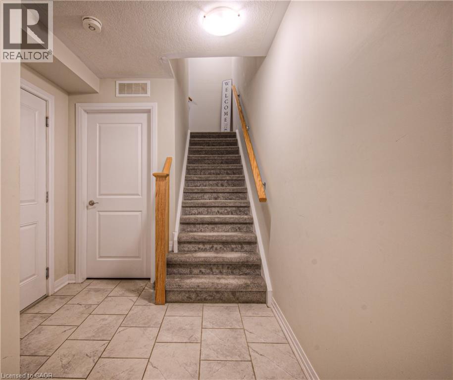 23 Valencia Avenue, Kitchener, Ontario  N2R 0R7 - Photo 6 - 40779445