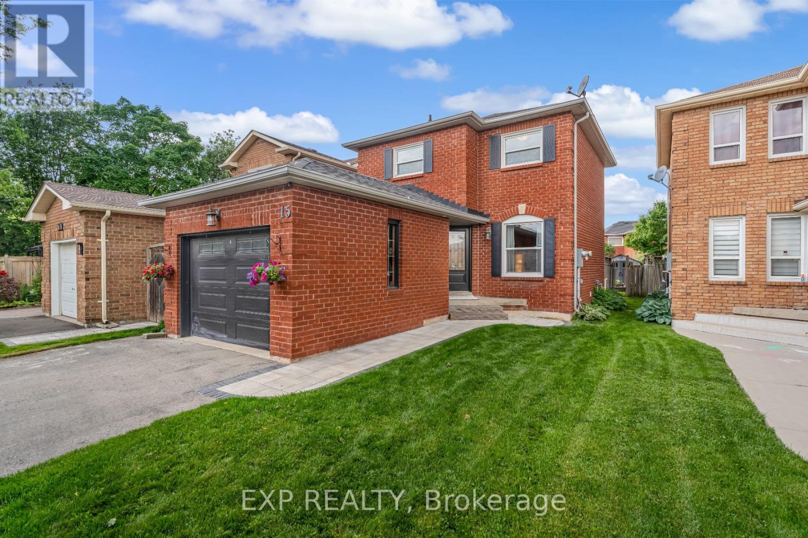 15 SMITH DRIVE, Halton Hills, Ontario
