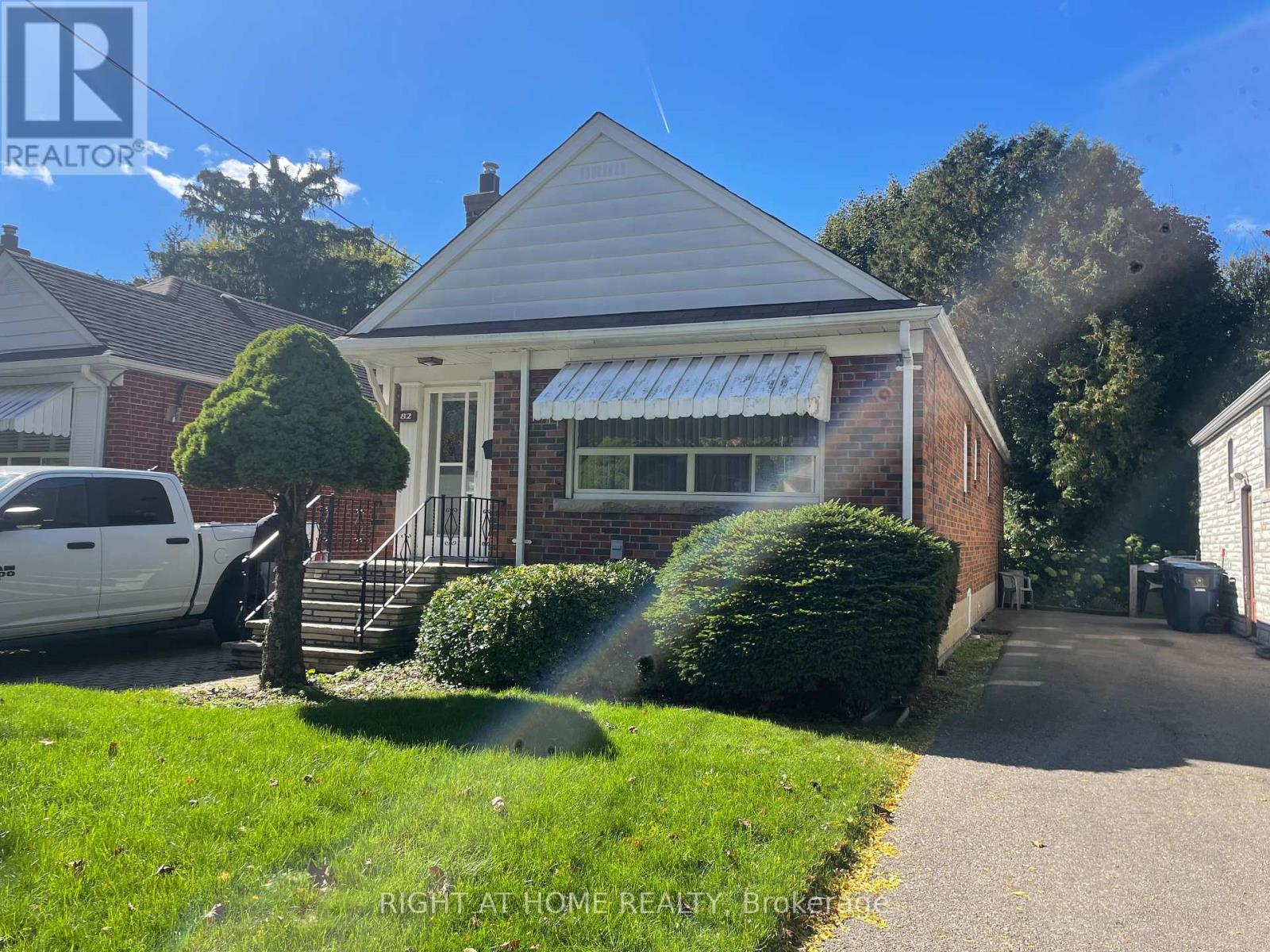 82 CEDARCREST BOULEVARD, Toronto, Ontario