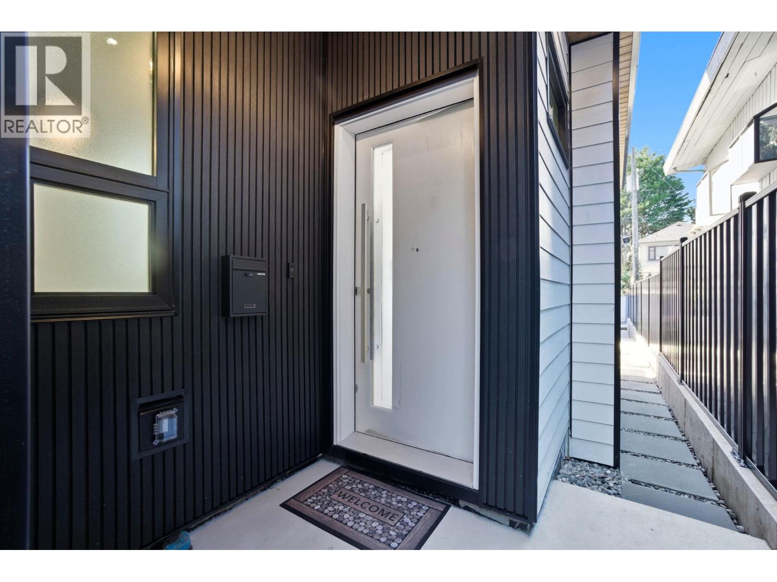 2 6141 Yew Street, Vancouver, British Columbia  V6M 3Z1 - Photo 2 - R3059176