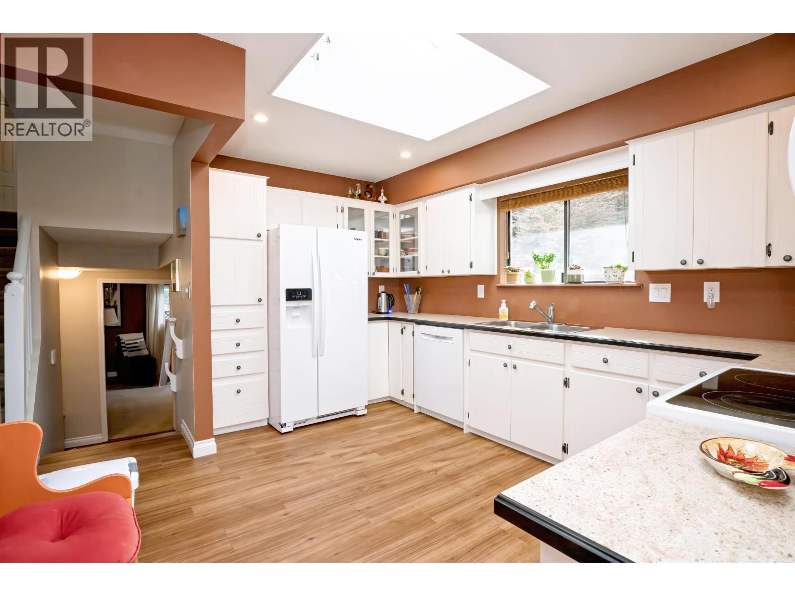 21056 Barker Avenue, Maple Ridge, British Columbia  V2X 8R6 - Photo 12 - R3059205